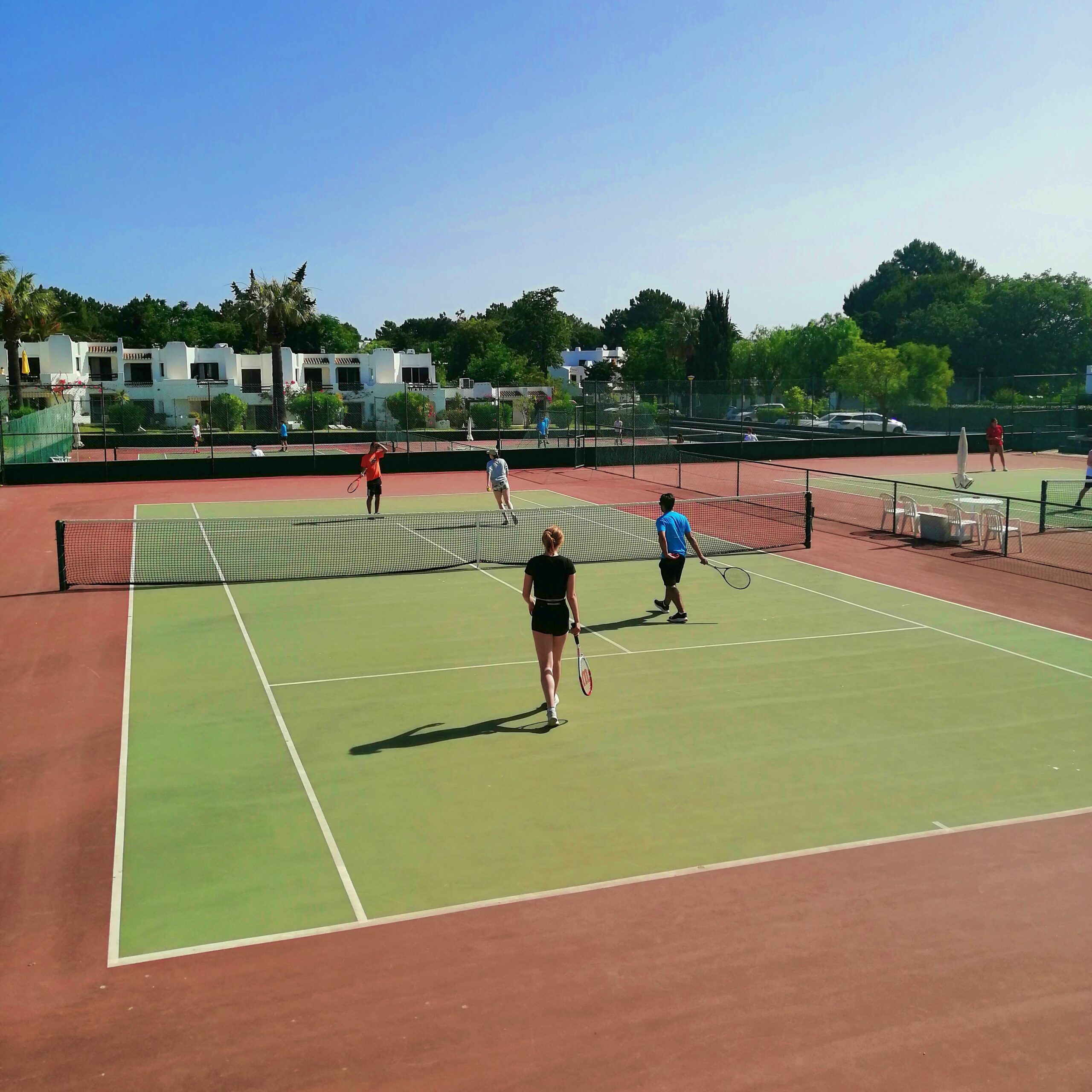 Social tennis doubles sessions at Albufeira